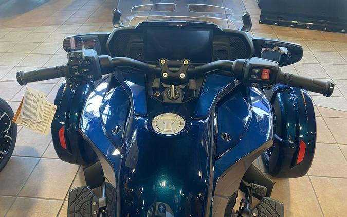 2024 Can-Am® Spyder F3 Limited Dark Wheels