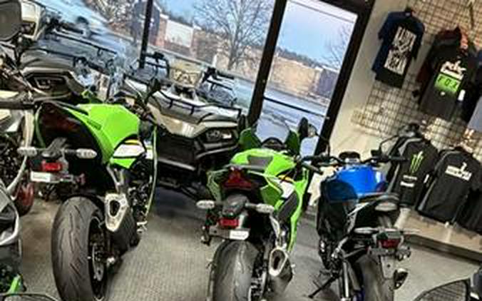 2025 Kawasaki Ninja® 500 ABS Metallic Flat Spark Black/Metallic Spark Black