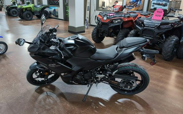 2026 Kawasaki Ninja® 500 Base