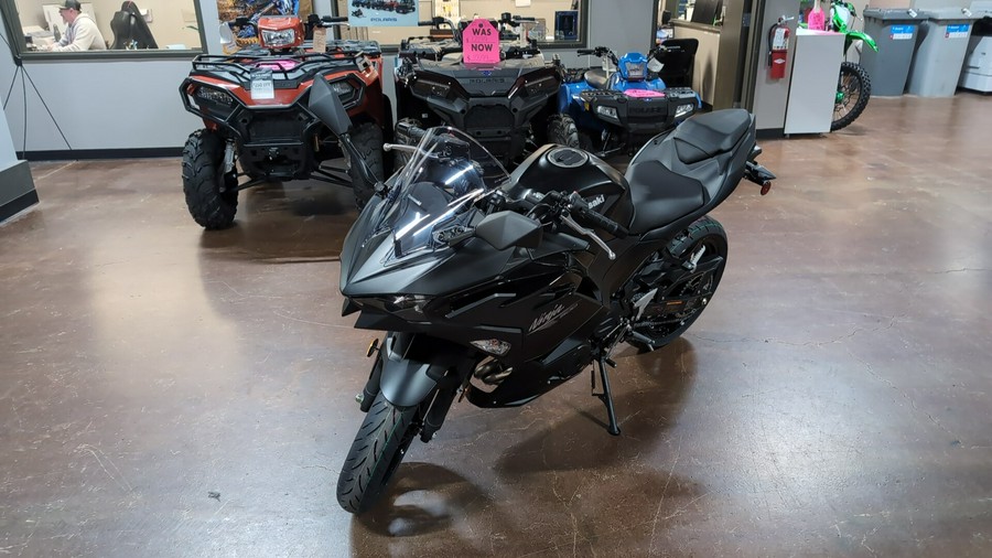 2026 Kawasaki Ninja® 500 Base