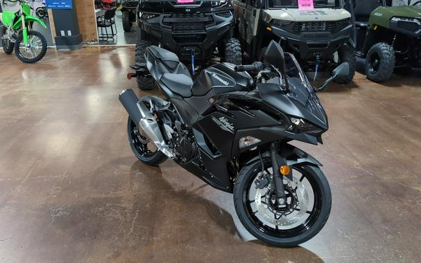 2026 Kawasaki Ninja® 500 Base