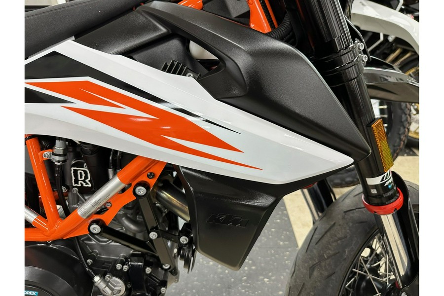 2019 KTM 690 SMC R SUPERMOTO