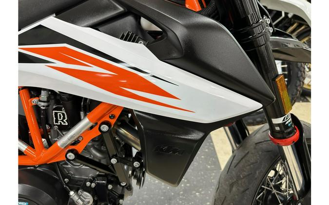 2019 KTM 690 SMC R SUPERMOTO