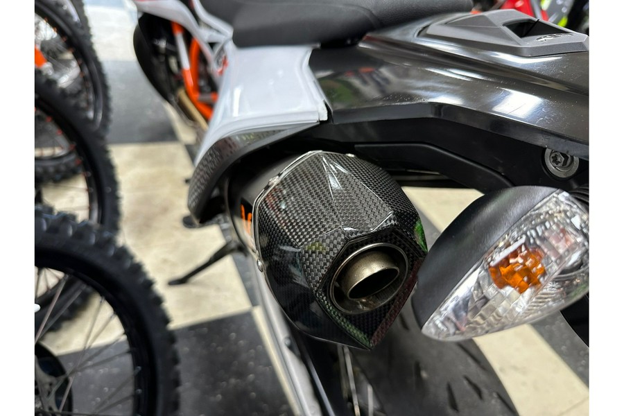 2019 KTM 690 SMC R SUPERMOTO