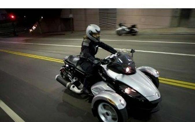2009 Can-Am Spyder™ GS Roadster with SE5 Transmission (semi auto)