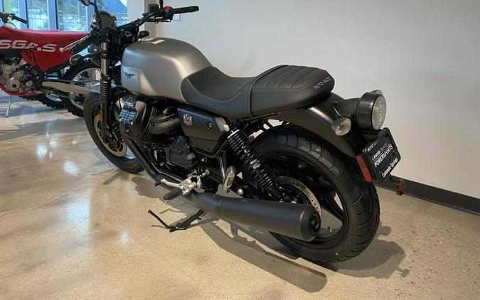 2022 Moto Guzzi V7 Stone E5