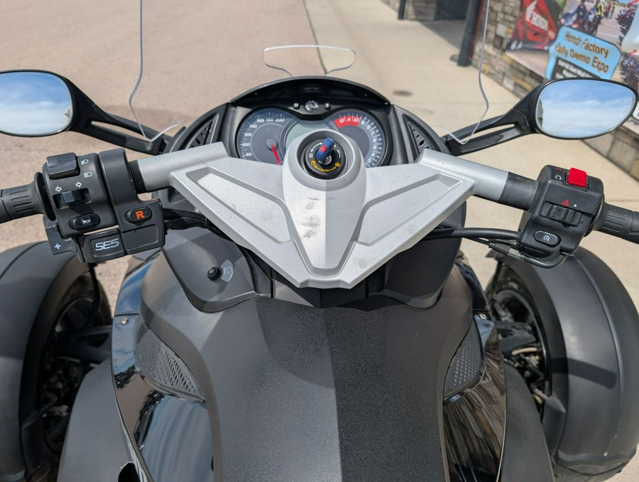 2009 Can-Am Spyder™ GS Phantom Black Limited Edition