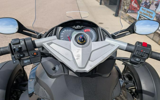 2009 Can-Am Spyder™ GS Phantom Black Limited Edition