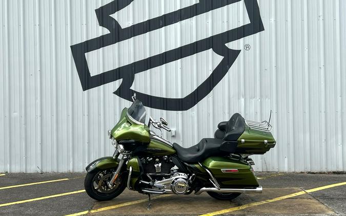 2017 Harley-Davidson® CVO™ Limited Spiked Olive & Serpentine Green with Carbon Dust including Contra