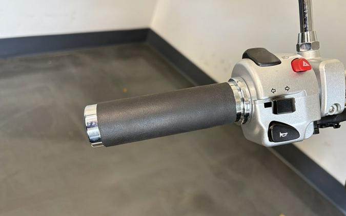 2017 Suzuki Boulevard C90T Glass Sparkle Black