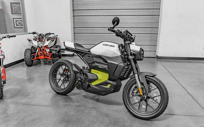 2025 Can-Am Pulse White