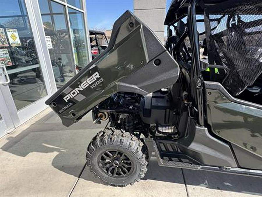 2025 Honda Pioneer 1000-6 Deluxe Crew