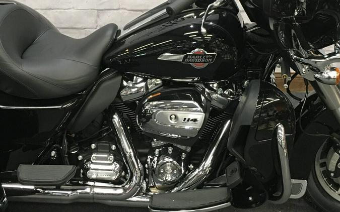2024 Harley-Davidson Tri Glide Ultra Black FLHTCUTG