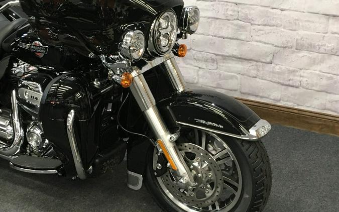 2024 Harley-Davidson Tri Glide Ultra Black FLHTCUTG