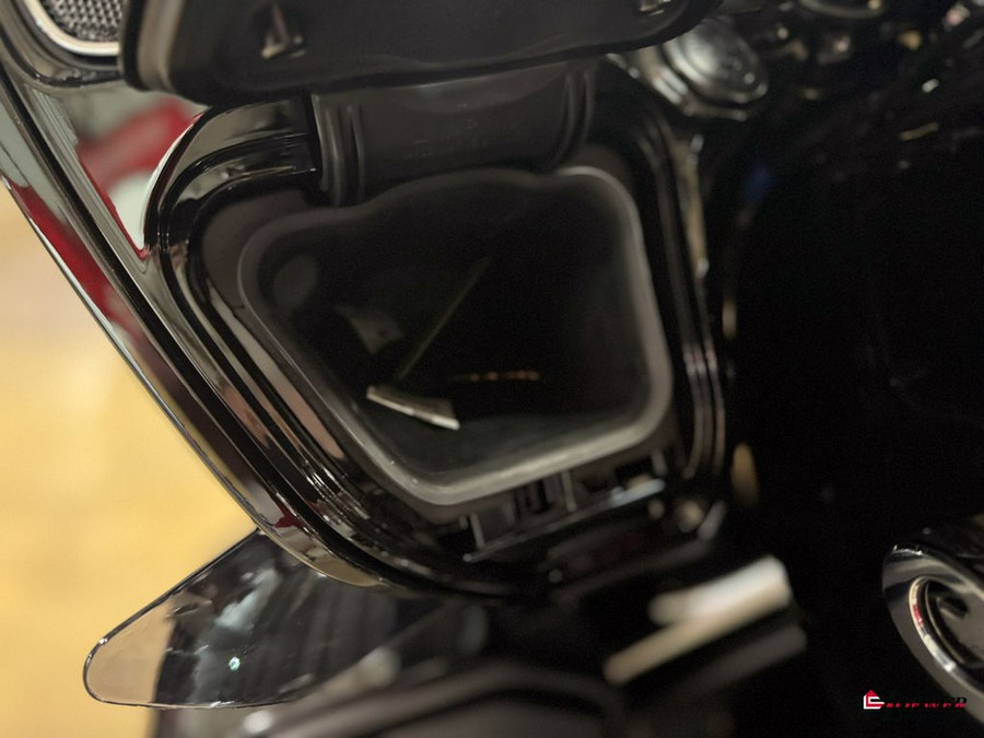 2025 Indian Motorcycle® Pursuit® Limited 112 Black Metallic