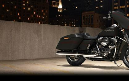 2016 Harley-Davidson® Street Glide® Special BLACK W/PINSTRIPE