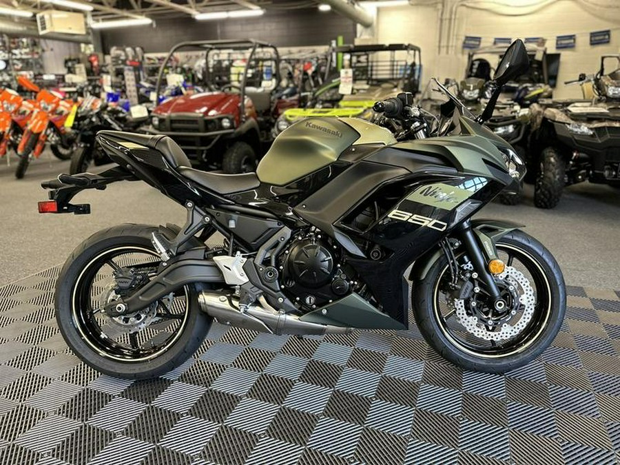 2024 Kawasaki Ninja® 650 ABS Metallic Covert Green/Metallic Spark Black