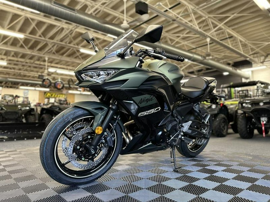 2024 Kawasaki Ninja® 650 ABS Metallic Covert Green/Metallic Spark Black