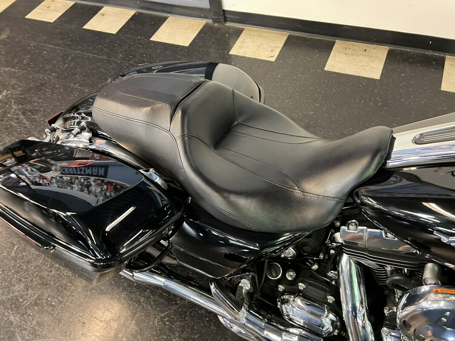 2015 Harley-Davidson Road Glide Vivid Black FLTRX