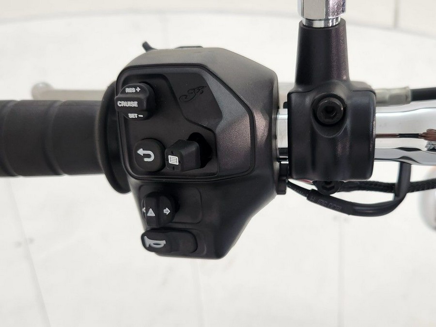 2025 Indian Motorcycle® Scout® Classic Limited +Tech Ghost White Metallic