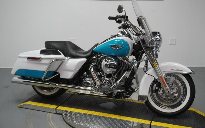 2016 Harley-Davidson® Road King® Two-Tone Crushed Ice Pearl/Frosted Teal Pearl