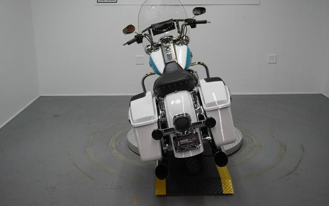 2016 Harley-Davidson® Road King® Two-Tone Crushed Ice Pearl/Frosted Teal Pearl