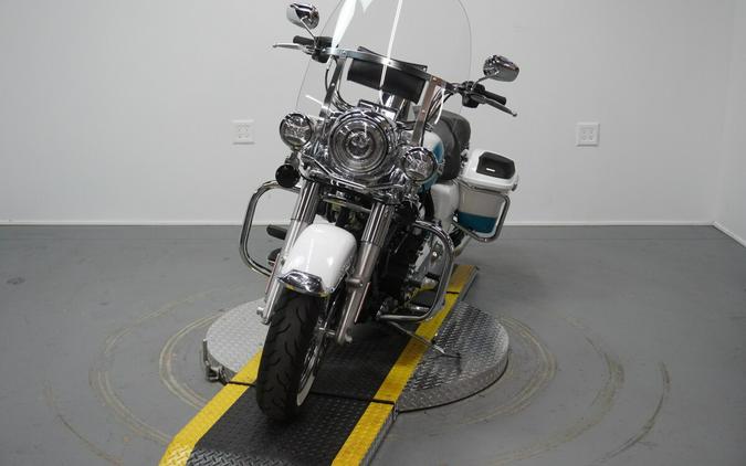2016 Harley-Davidson® Road King® Two-Tone Crushed Ice Pearl/Frosted Teal Pearl