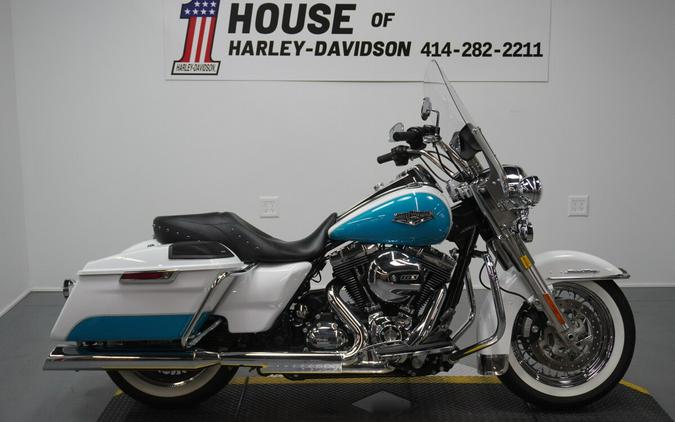 2016 Harley-Davidson® Road King® Two-Tone Crushed Ice Pearl/Frosted Teal Pearl