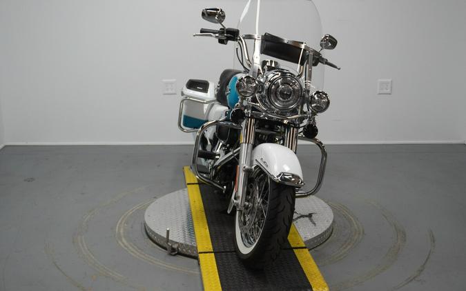 2016 Harley-Davidson® Road King® Two-Tone Crushed Ice Pearl/Frosted Teal Pearl