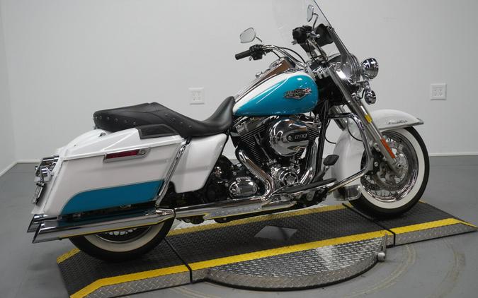 2016 Harley-Davidson® Road King® Two-Tone Crushed Ice Pearl/Frosted Teal Pearl