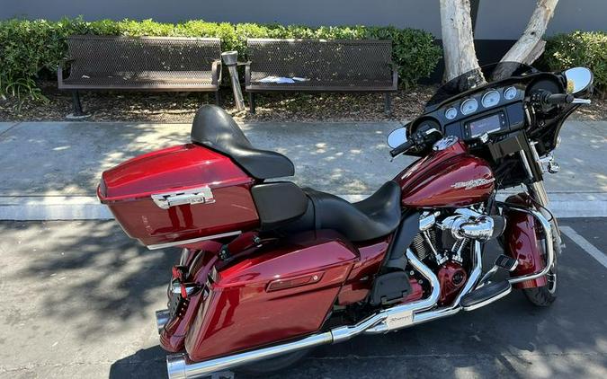 2017 Harley-Davidson® FLHXS - Street Glide® Special