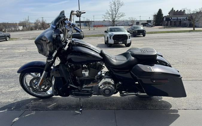 2016 Harley-Davidson CVO Street Glide FLHXSE Black Licorice with Midnight Cobalt Flames