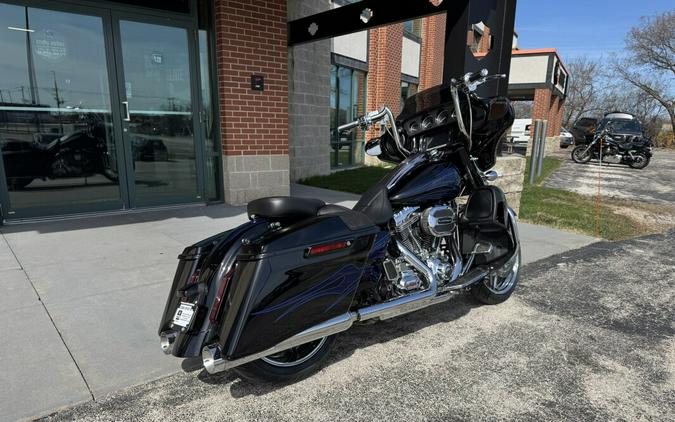 2016 Harley-Davidson CVO Street Glide FLHXSE Black Licorice with Midnight Cobalt Flames