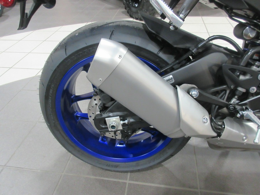 2026 YAMAHA YZF-R1