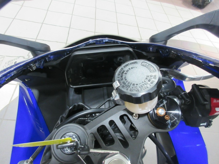 2026 YAMAHA YZF-R1