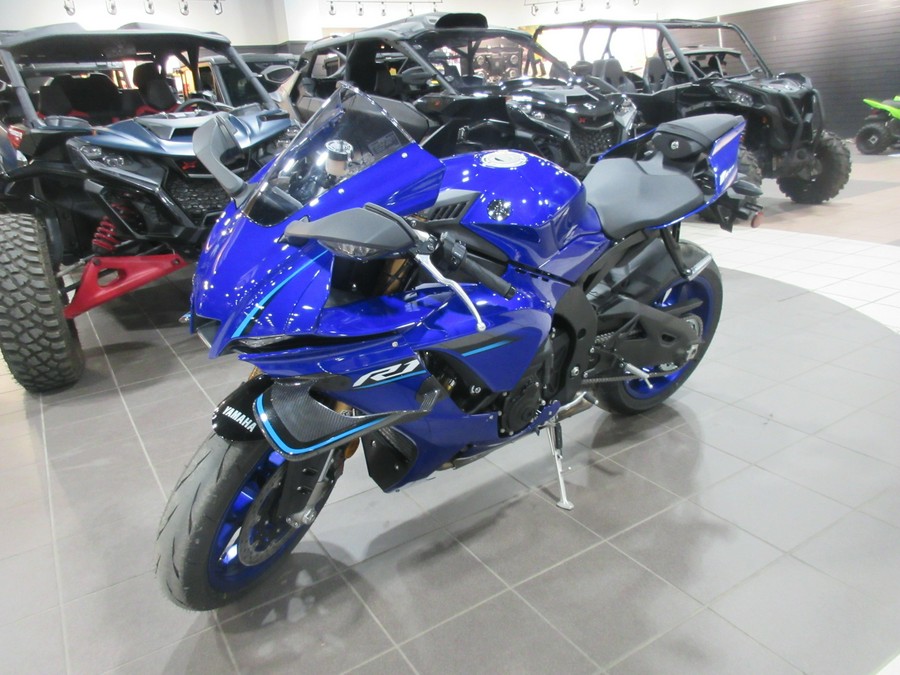 2026 YAMAHA YZF-R1