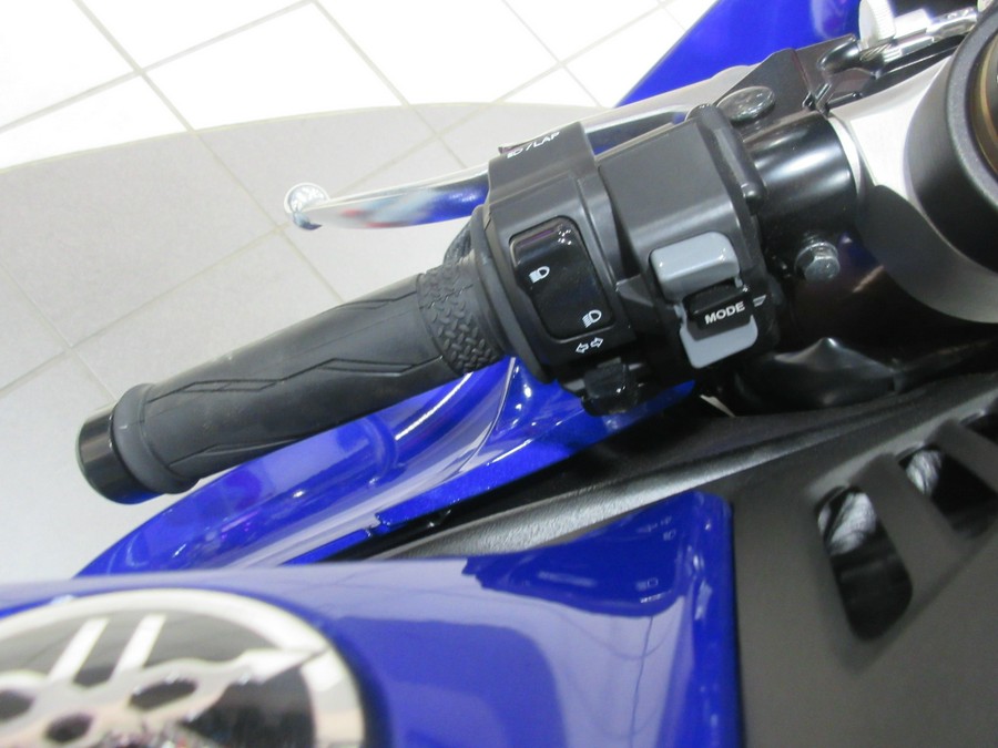 2026 YAMAHA YZF-R1
