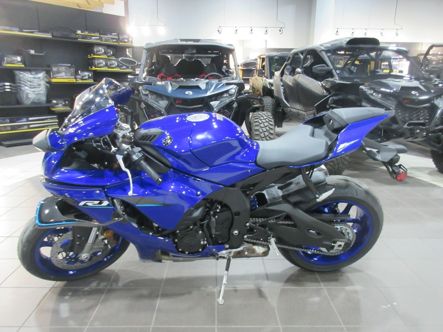 2026 YAMAHA YZF-R1