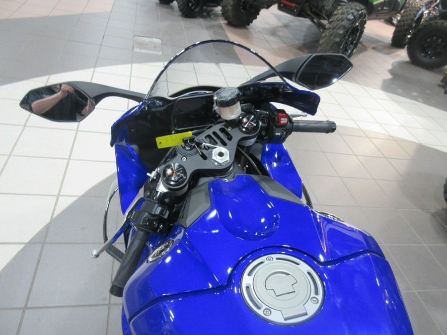 2026 YAMAHA YZF-R1