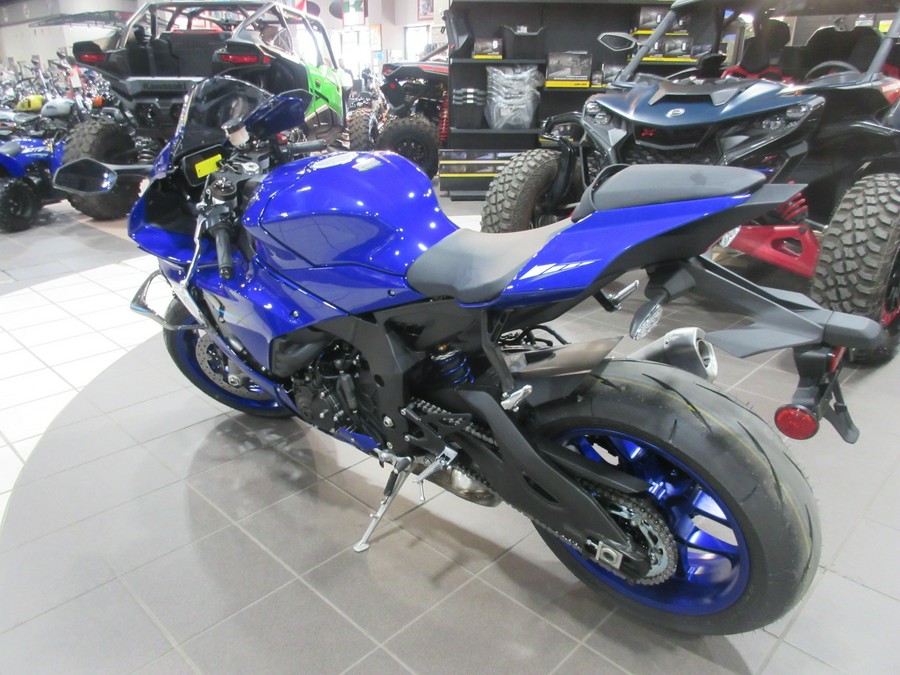 2026 YAMAHA YZF-R1