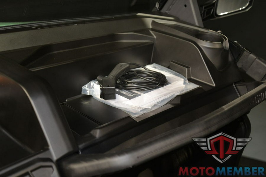 2025 Can-Am Defender DPS HD9