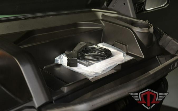 2025 Can-Am Defender DPS HD9