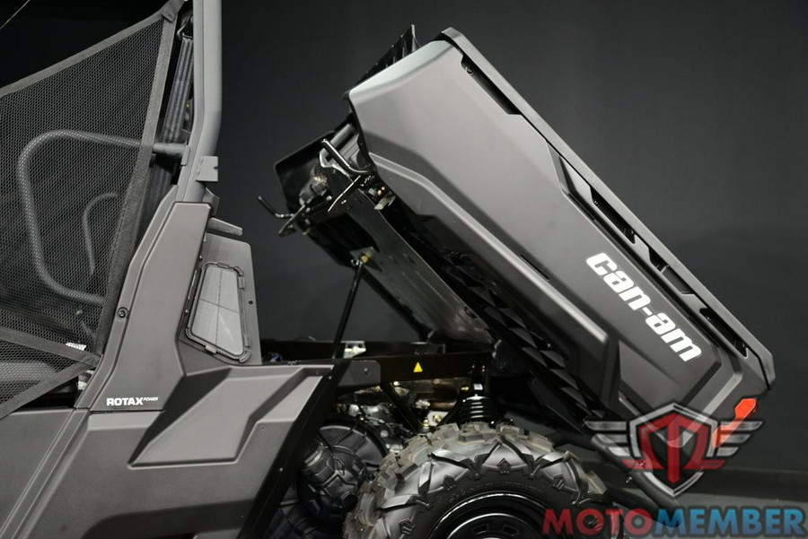 2025 Can-Am Defender DPS HD9