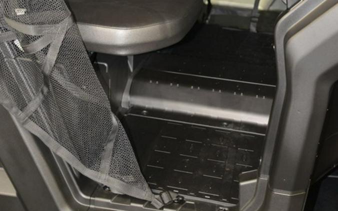 2025 Can-Am Defender DPS HD9