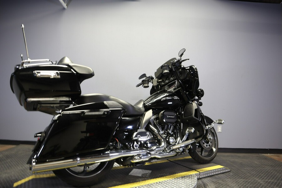 2016 Harley-Davidson CVO Street Glide FLHXSE