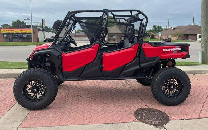 2023 Honda Pioneer 1000-6 Crew Deluxe