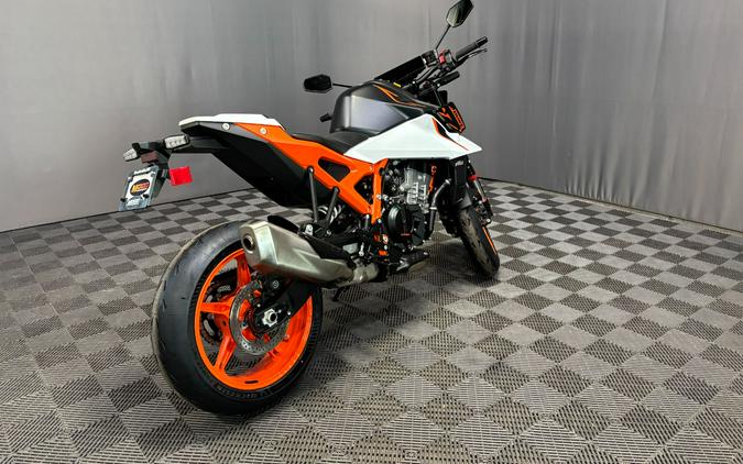 2026 KTM 990 Duke R