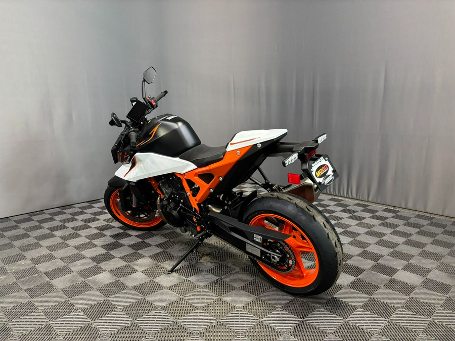 2026 KTM 990 Duke R