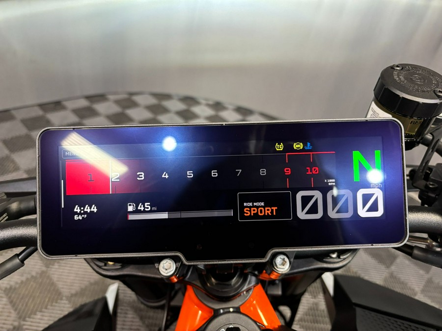 2026 KTM 990 Duke R