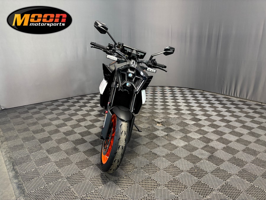 2026 KTM 990 Duke R